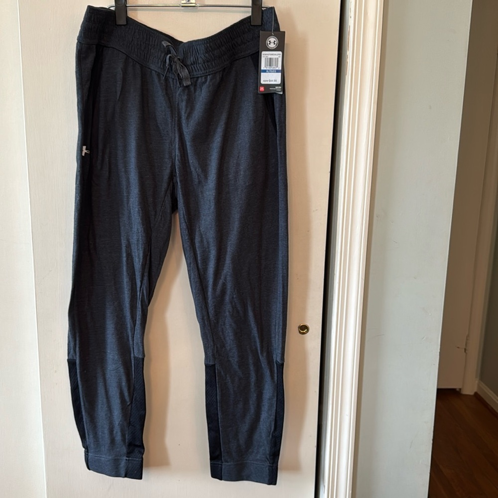 NWT Women’s Under Armour Jogger Pants Size XL